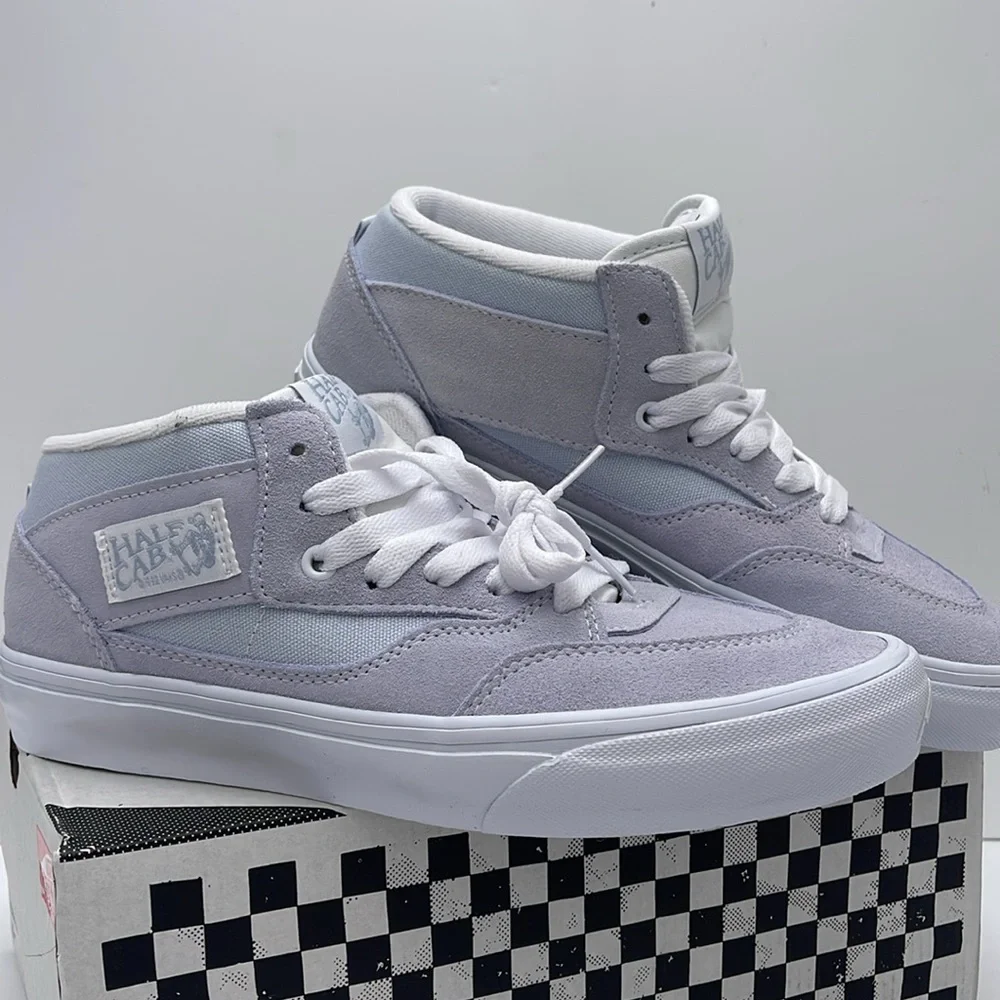 Vans WMNS Skate Half Cab
Light Blue/White
VN0A5KYABGX Sneakers - Picture 8 of 16